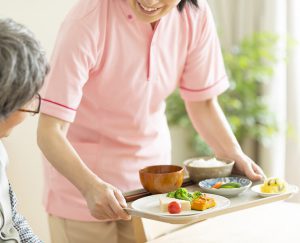朋央が選ばれる理由　充実した献立と 口腔ケアへの取り組み